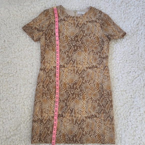 Aritzia Babaton Patricio Dress Wmn 4 Snake Python Print Short Sleeve Mini Shift - Picture 15 of 15